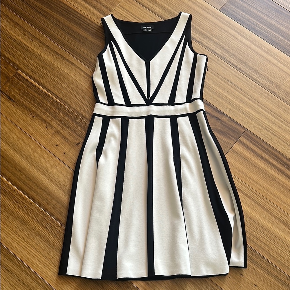 Isabel de Pedro Black and White Pleated Midi Dress